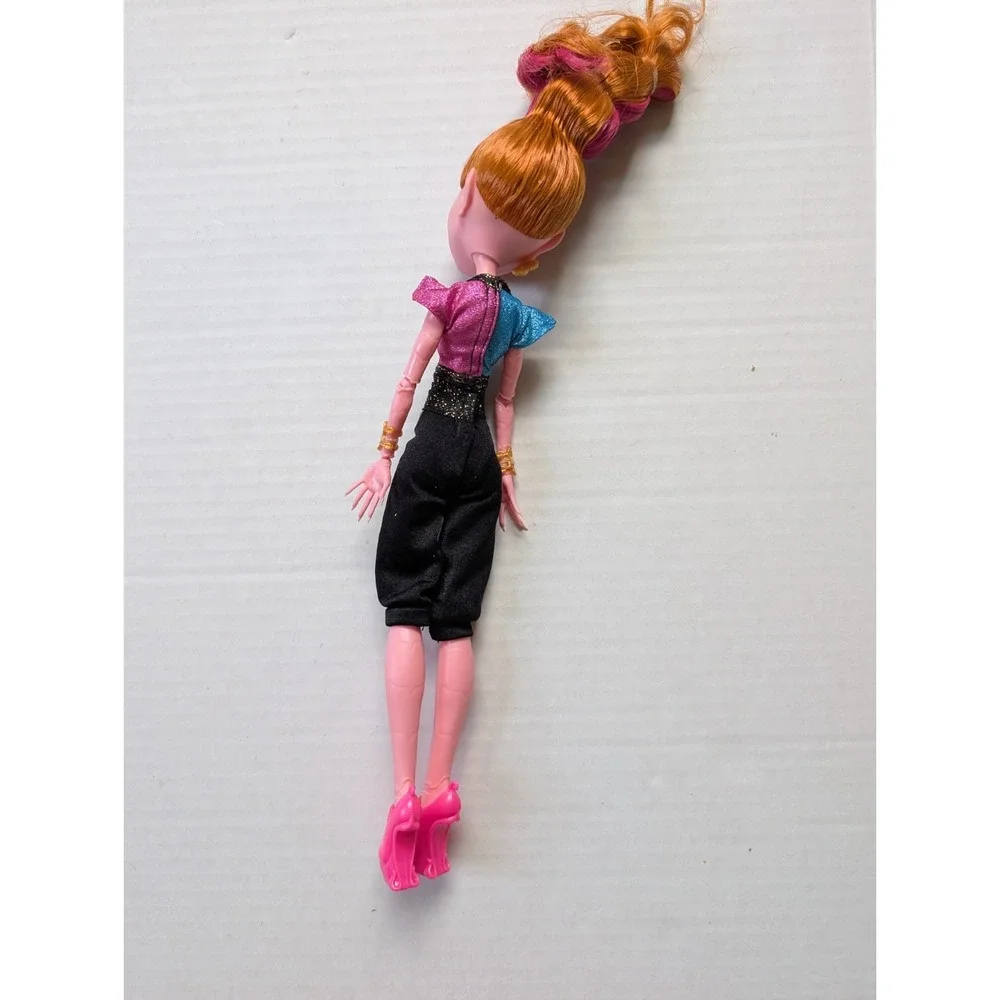READ Monster High Gigi Grant Doll 13 Wishes w/ Outfit & Shoes Mattel 2013